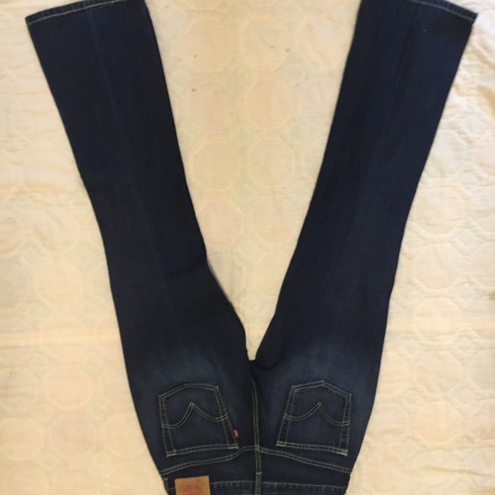 Women’s Levi’s jeans